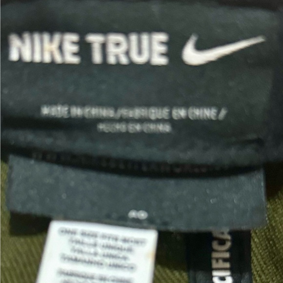 Green Nike Bill Men’s Hat - Picture 2 of 2